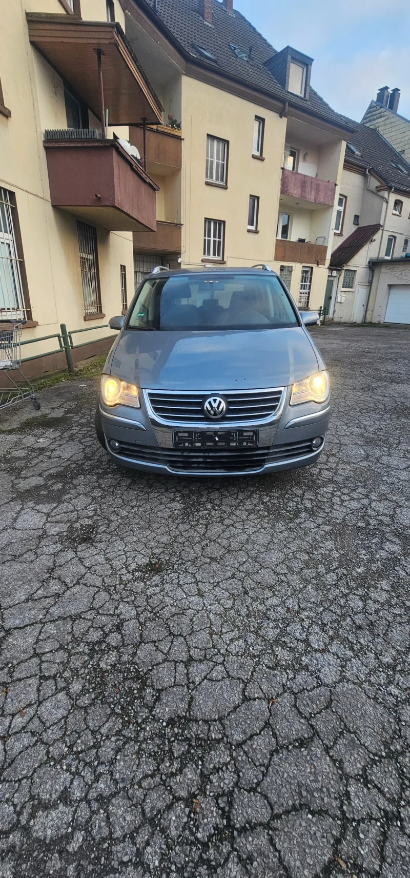 VW Touran, снимка 6 - Автомобили и джипове - 48444111