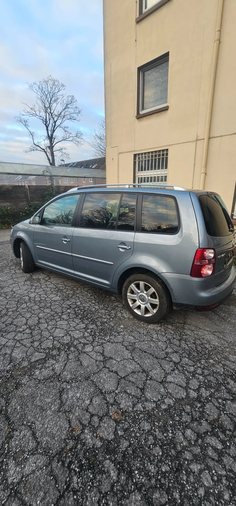 VW Touran, снимка 2 - Автомобили и джипове - 48444111