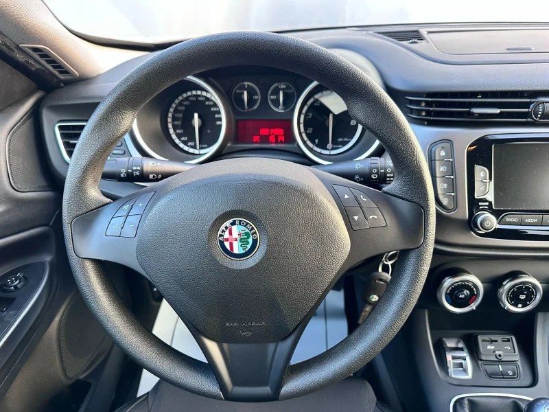 Alfa Romeo Giulietta 1.4T, снимка 8 - Автомобили и джипове - 49306623