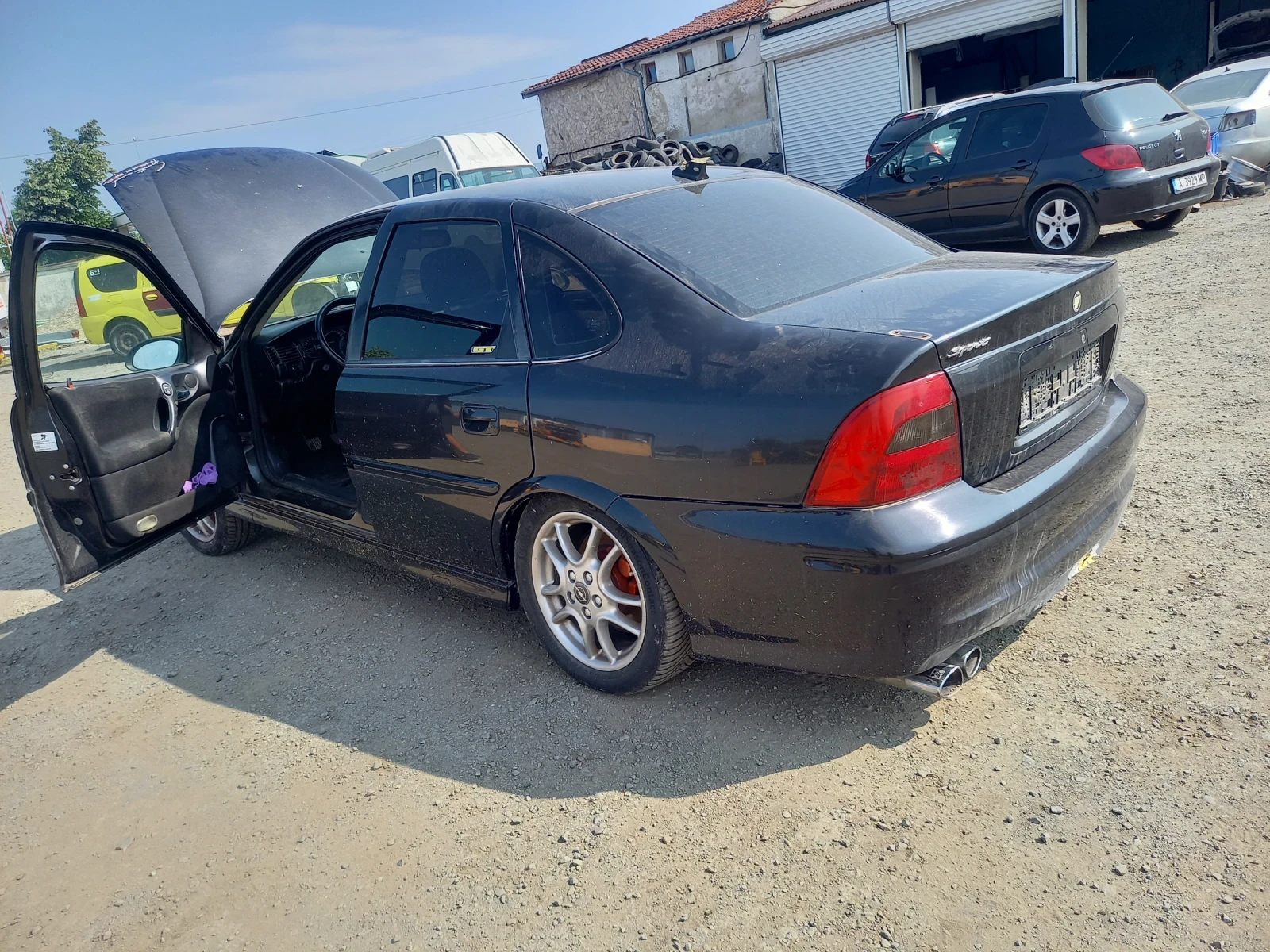 Opel Vectra 2.2 16V - изображение 2