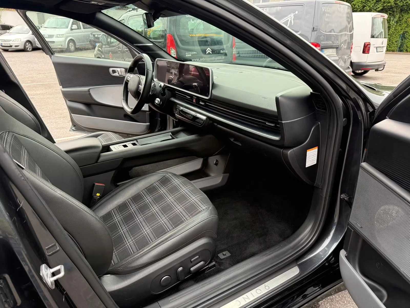 Hyundai Ioniq 6 ELEKTRO/325HP/PANO/360/NAVI/LED/KLESS/436g | Mobile.bg   12