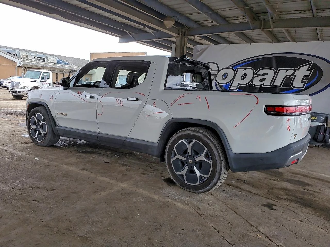 Rivian R1T ADVENTURE - изображение 2