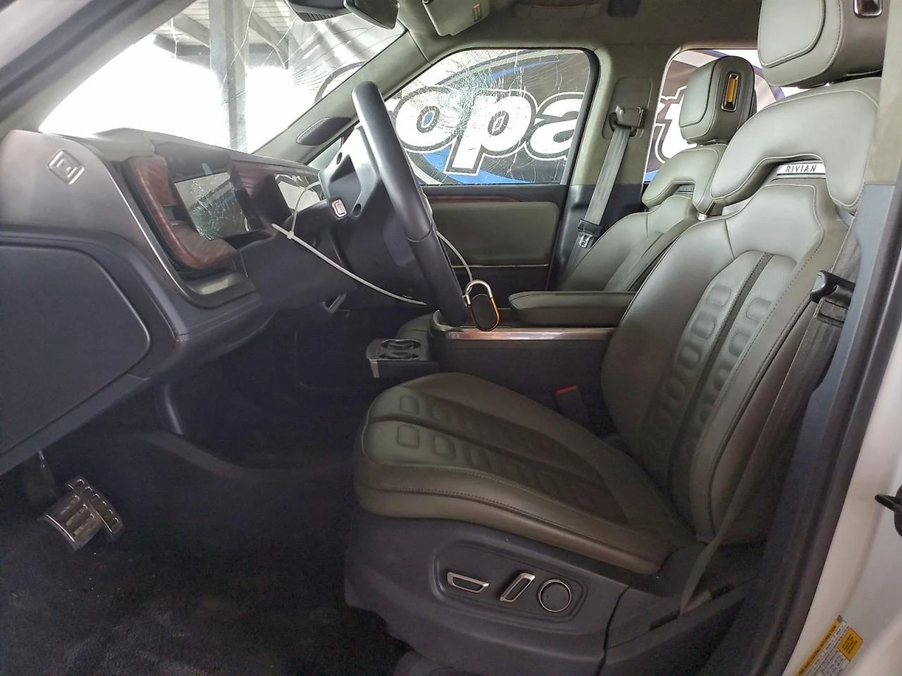 Rivian R1T ADVENTURE - изображение 7