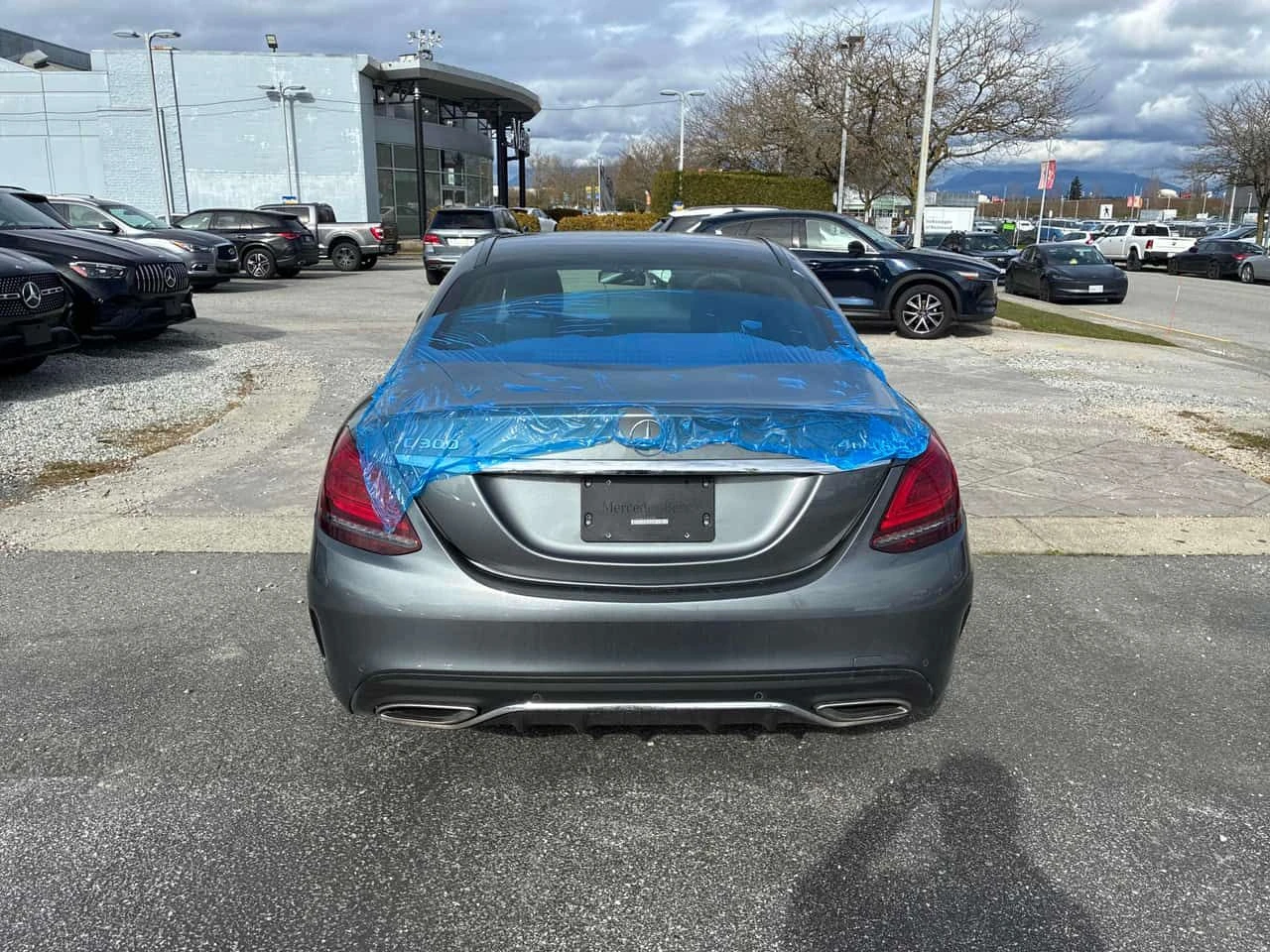 Mercedes-Benz C 300 * АВТО КРЕДИТ* ЦЕНА ДО БГ * СЕРВИЗНА ИСТОРИЯ * , снимка 5 - Автомобили и джипове - 53734456