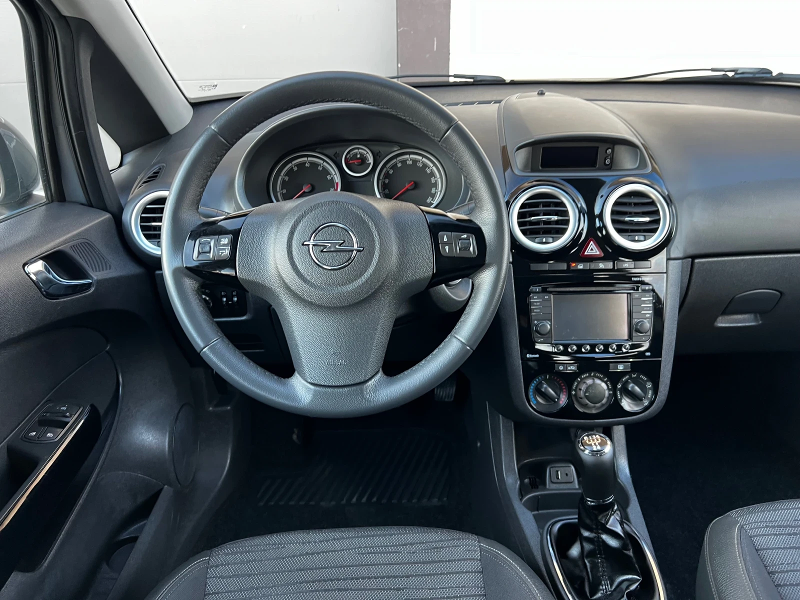 Opel Corsa 1.2i GPL Фабрична газ COSMO NAVI FACELIFT EURO5B  - изображение 10