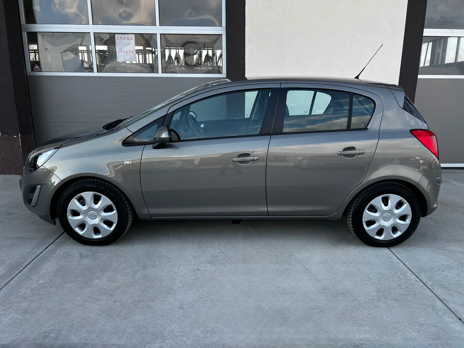 Opel Corsa 1.2i GPL Фабрична газ COSMO NAVI FACELIFT EURO5B  - изображение 9