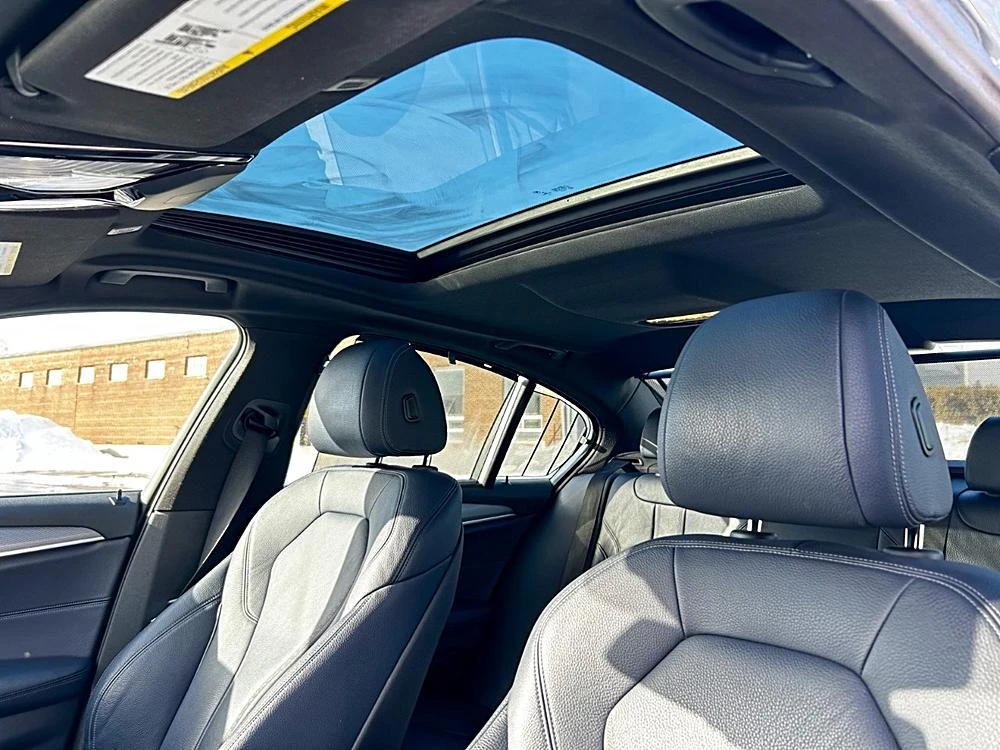 BMW 530 M PACK* 360 КАМЕРА* ХЕДЪП* 4 ПОДГРЕВА* ПАНОРАМА* , снимка 16 - Автомобили и джипове - 53863766