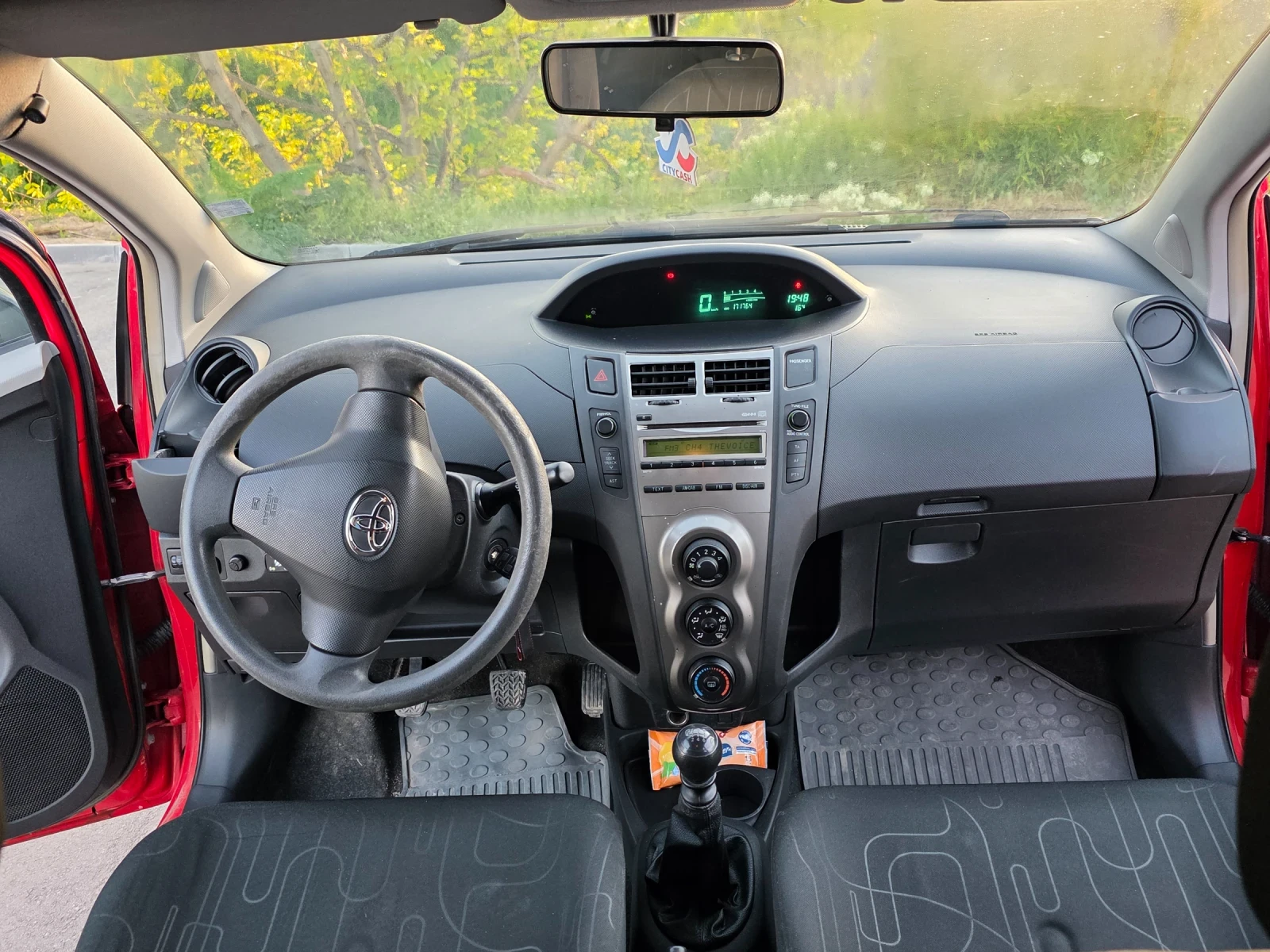 Toyota Yaris 1.33/6ск/газ/обслужена, снимка 11 - Автомобили и джипове - 54335325