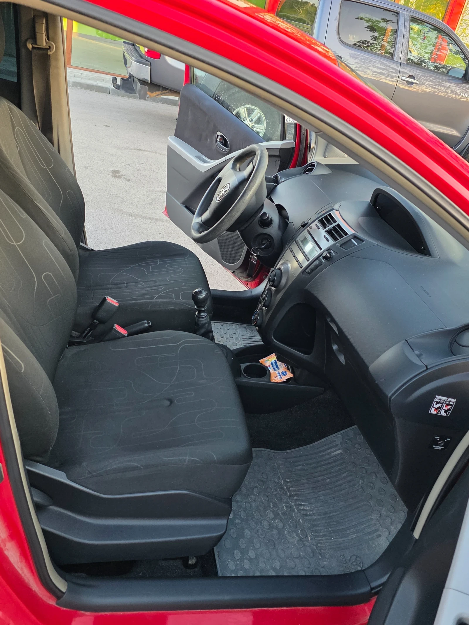 Toyota Yaris 1.33/6ск/газ/обслужена, снимка 10 - Автомобили и джипове - 54335325