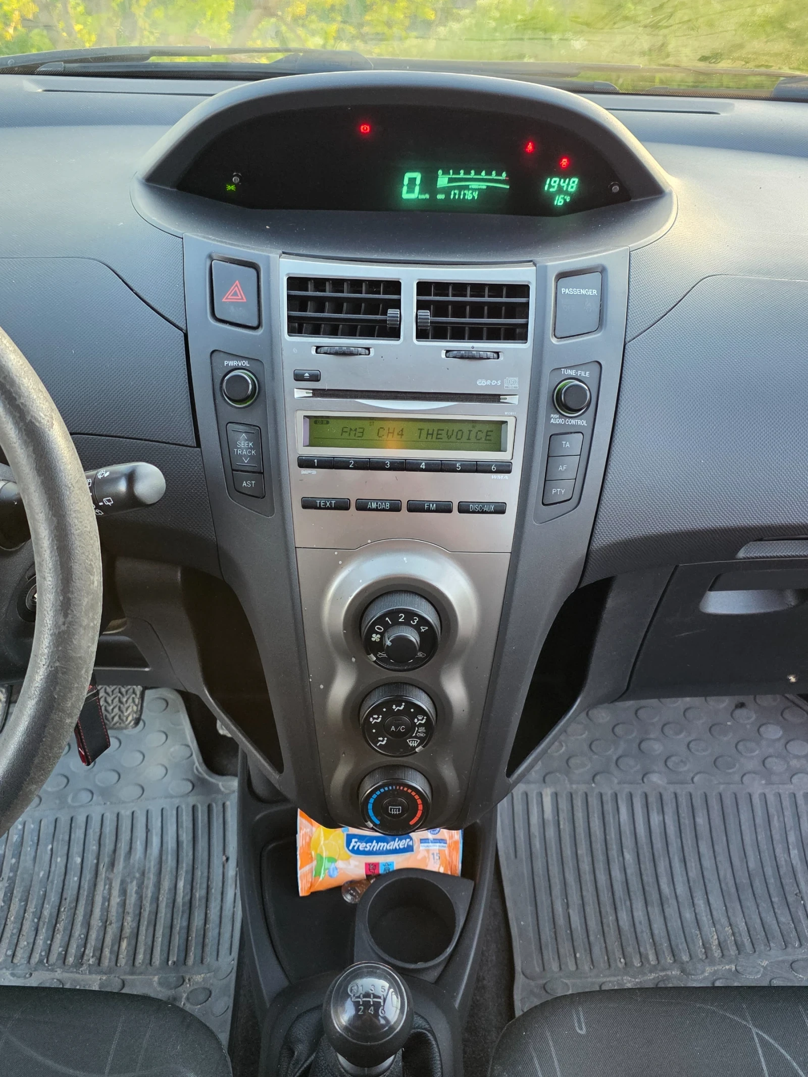 Toyota Yaris 1.33/6ск/газ/обслужена, снимка 13 - Автомобили и джипове - 54335325