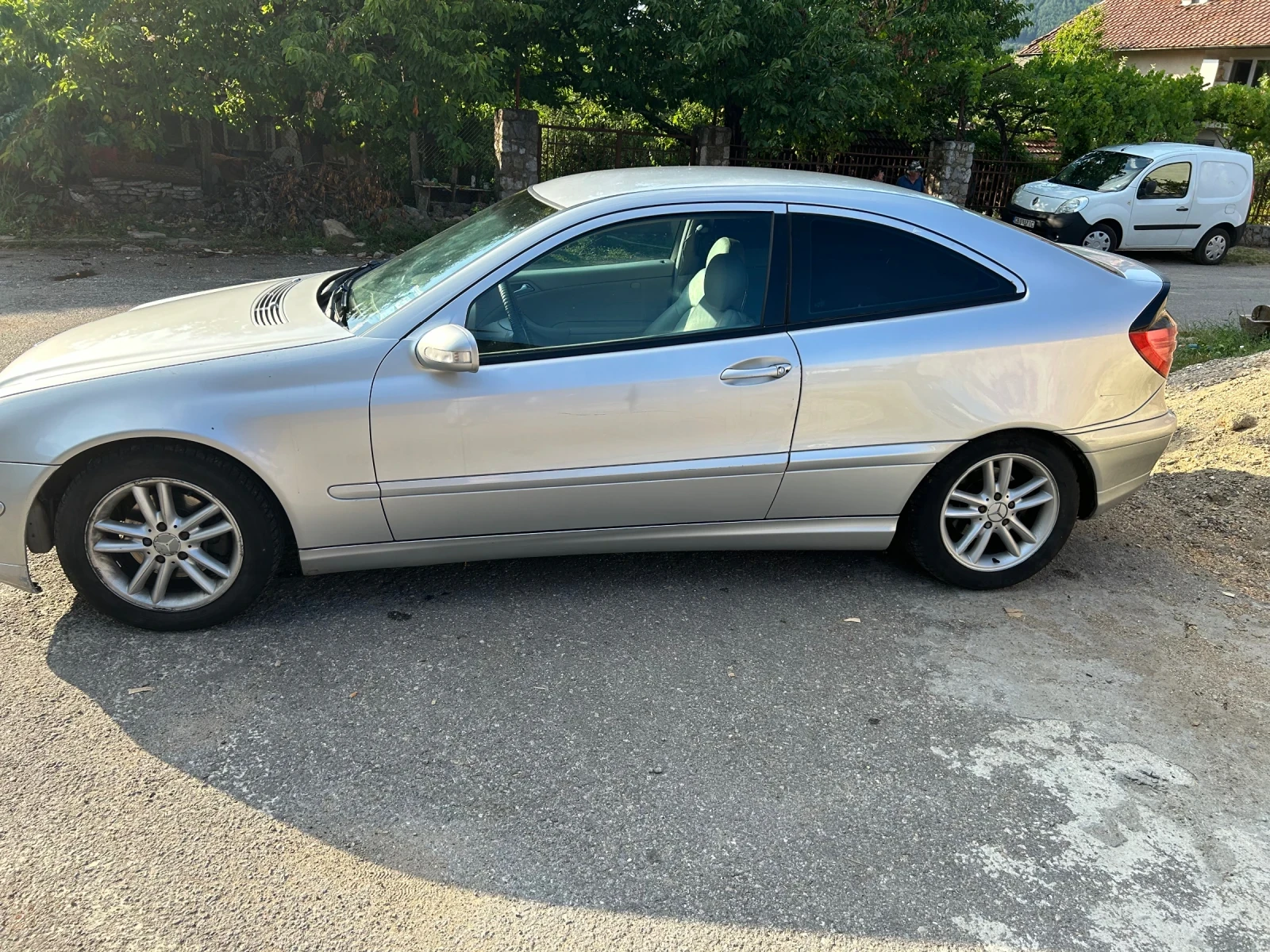 Mercedes-Benz C 220, снимка 2 - Автомобили и джипове - 54806799