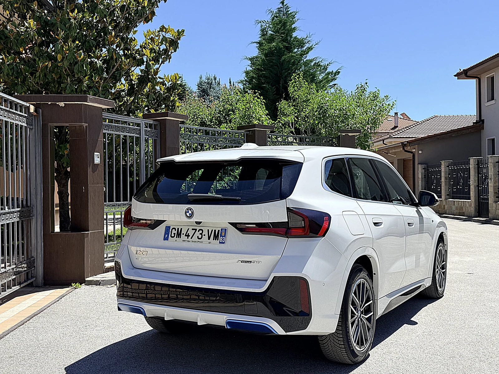 BMW iX1 30 xDrive/M Sport/4х4/313hp/CarPlay, снимка 6 - Автомобили и джипове - 55451221