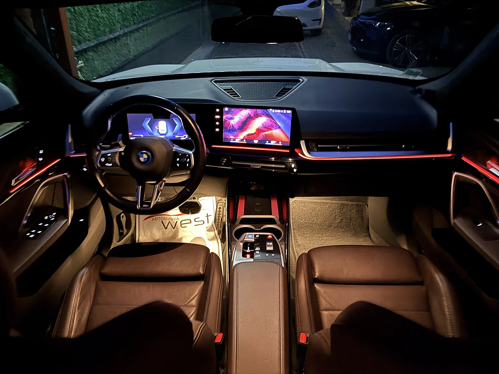 BMW iX1 30 xDrive/M Sport/4х4/313hp/CarPlay, снимка 16 - Автомобили и джипове - 55451221
