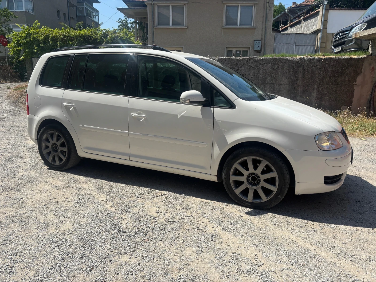 VW Touran 2.0 TDI, снимка 3 - Автомобили и джипове - 55606013