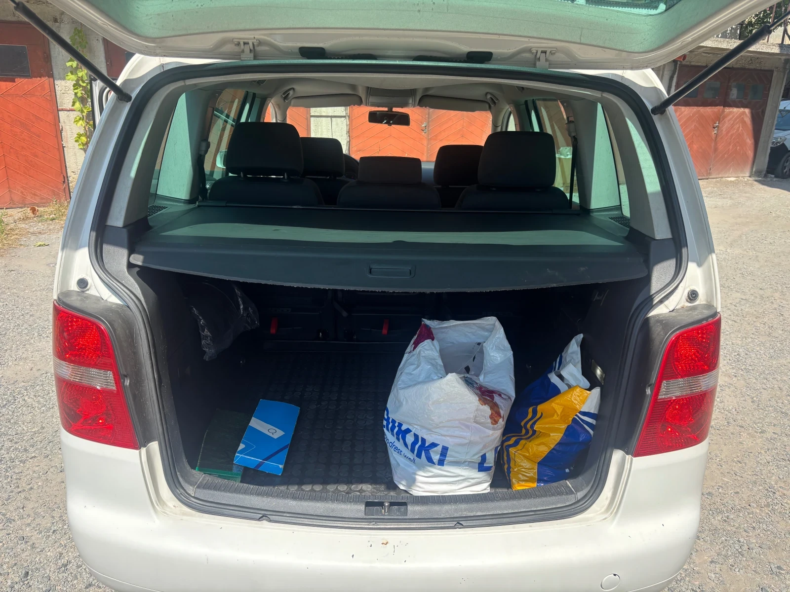 VW Touran 2.0 TDI, снимка 7 - Автомобили и джипове - 55606013