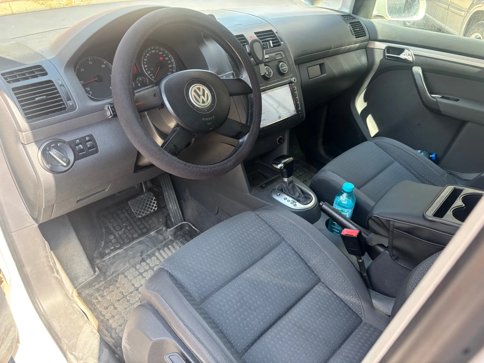 VW Touran 2.0 TDI, снимка 4 - Автомобили и джипове - 55606013