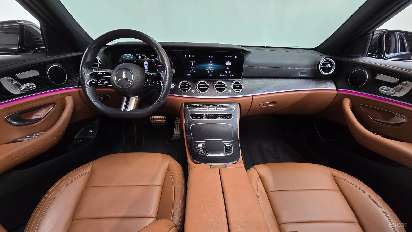 Mercedes-Benz E 220 4MATIC/AMG-LINE/FULL-ASSISTS/BURMESTER/SUNROOF, снимка 6 - Автомобили и джипове - 55614912