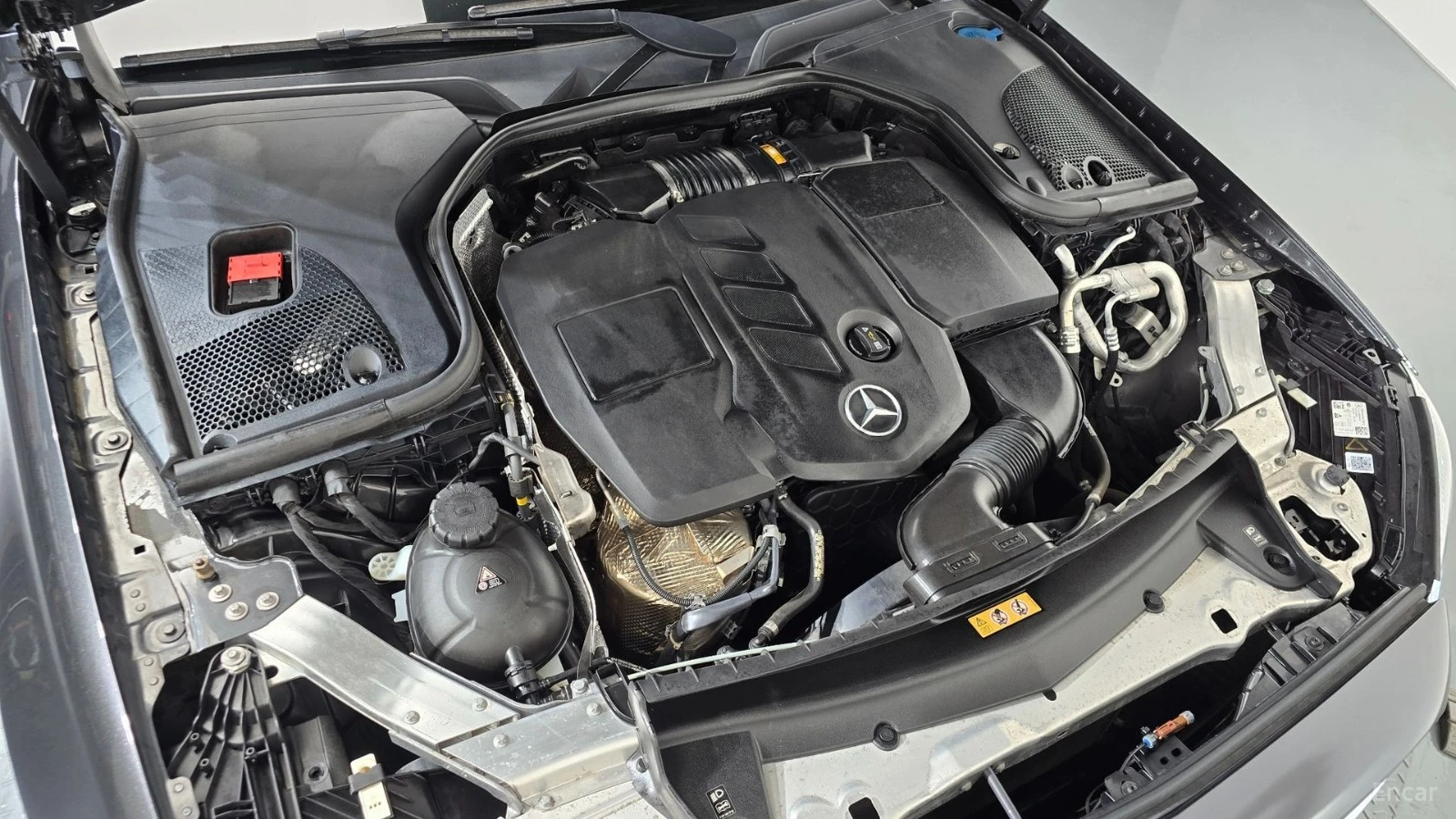 Mercedes-Benz E 220 4MATIC/AMG-LINE/FULL-ASSISTS/BURMESTER/SUNROOF, снимка 17 - Автомобили и джипове - 55614912