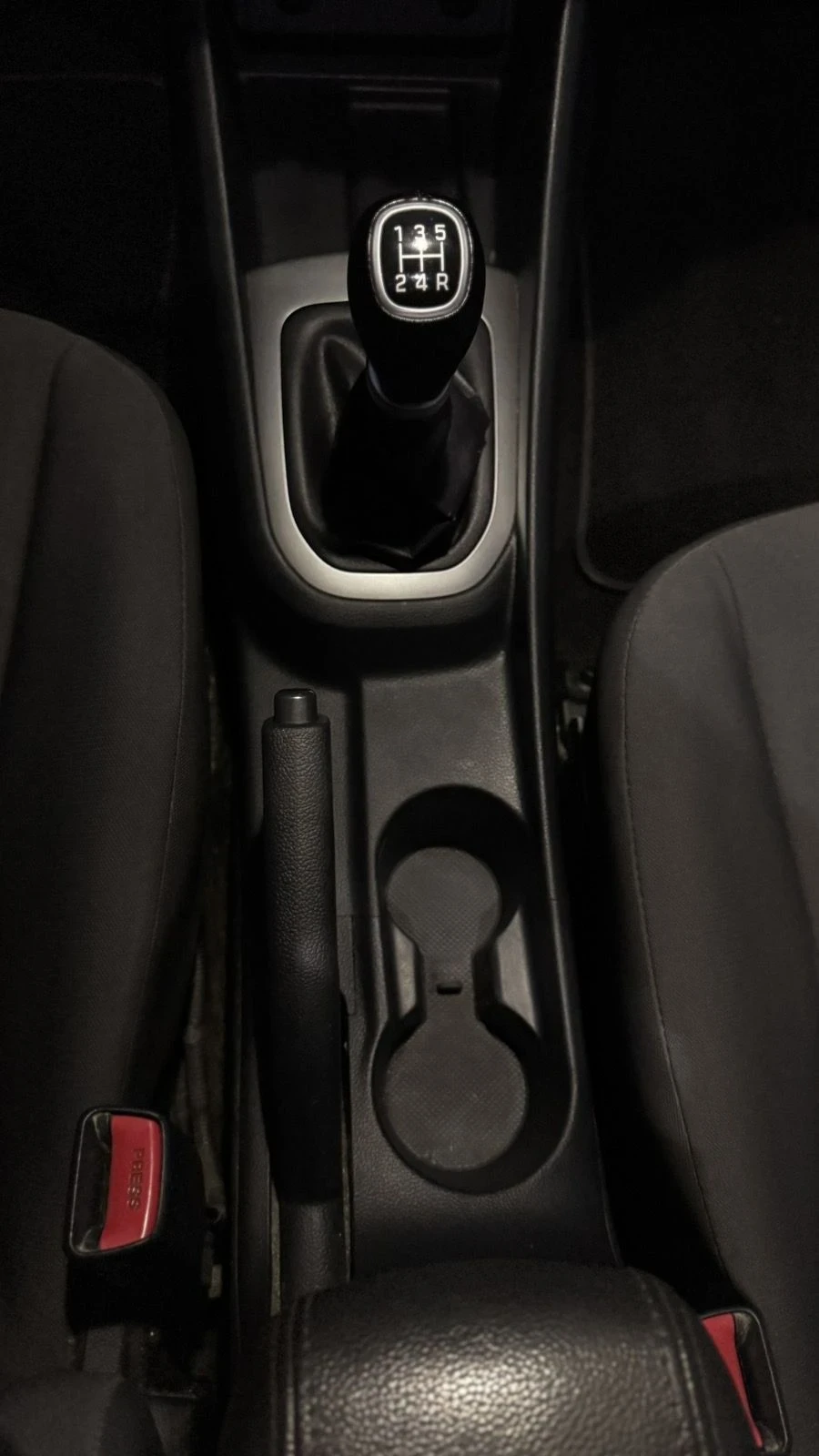 Kia Rio 1.3, снимка 8 - Автомобили и джипове - 56242677