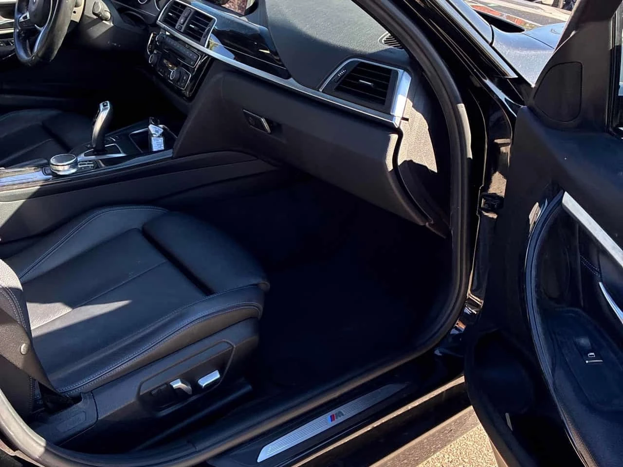 BMW 330 * 330i xDrive * � ����� * CARFAX *  | Mobile.bg � ����������� 10