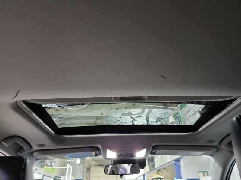 Toyota Rav4 * HYBRID XLE * CARFAX * БЕЗ ПЪРВОНАЧАЛНА ВНОСКА, снимка 11 - Автомобили и джипове - 53235359