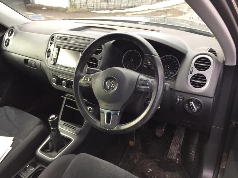 VW Tiguan 2.0TDI-CR-140, снимка 5 - Автомобили и джипове - 20892416