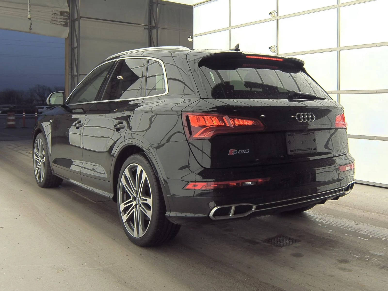 Audi SQ5 PREMIUM PLUS* QUATTRO* KEYLESS* PODGREV* B&O* PANO - изображение 8