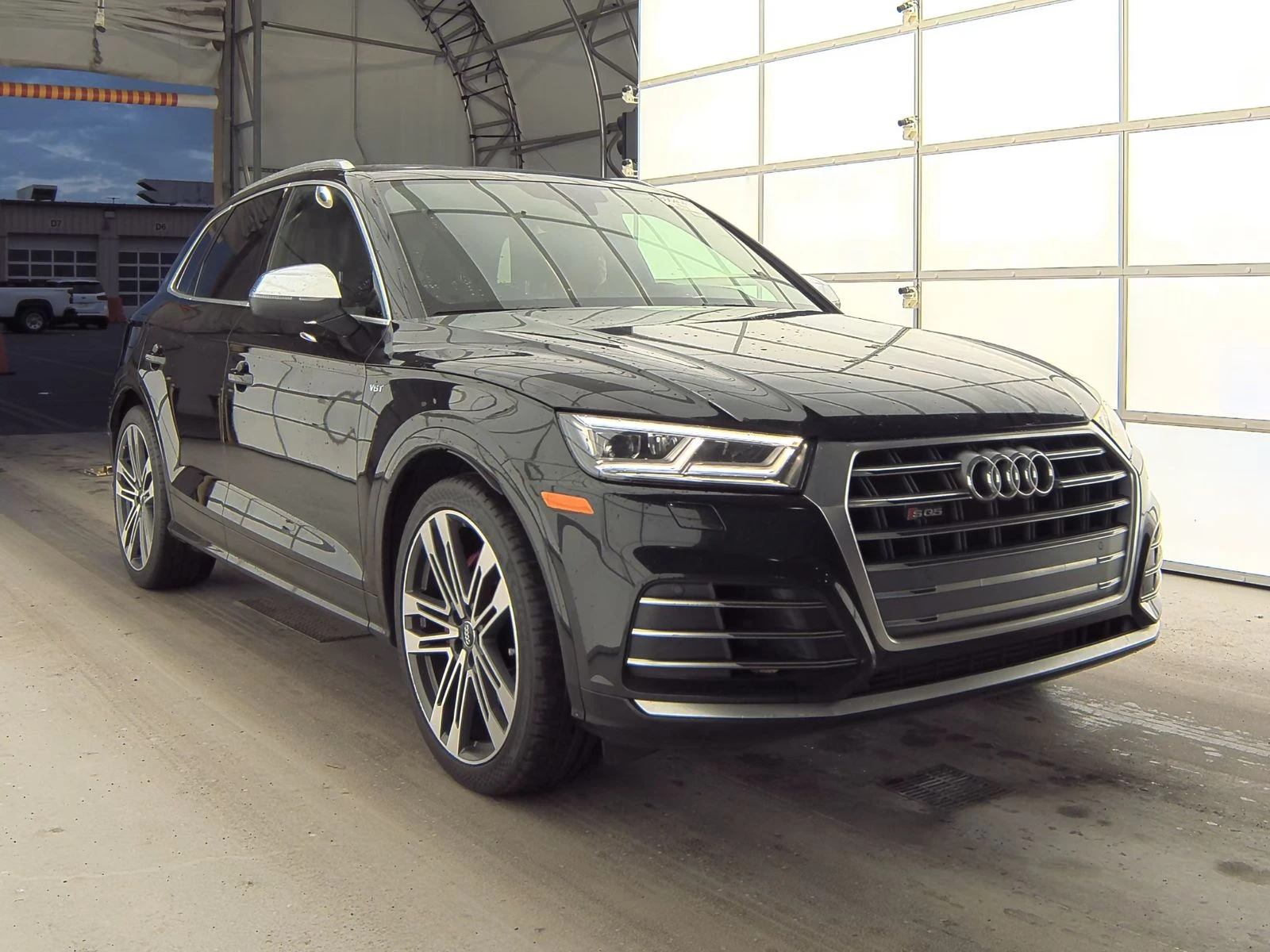 Audi SQ5 PREMIUM PLUS* QUATTRO* KEYLESS* PODGREV* B&O* PANO - изображение 4
