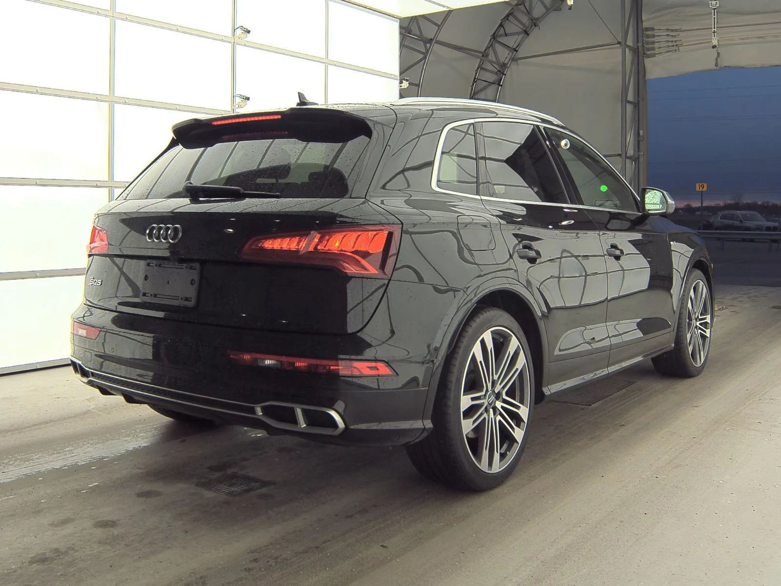 Audi SQ5 PREMIUM PLUS* QUATTRO* KEYLESS* PODGREV* B&O* PANO - изображение 5