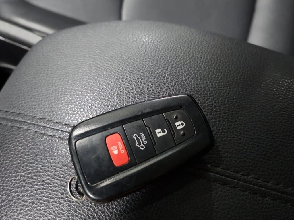 Toyota Rav4 * HYBRID XLE * CARFAX * БЕЗ ПЪРВОНАЧАЛНА ВНОСКА - изображение 8