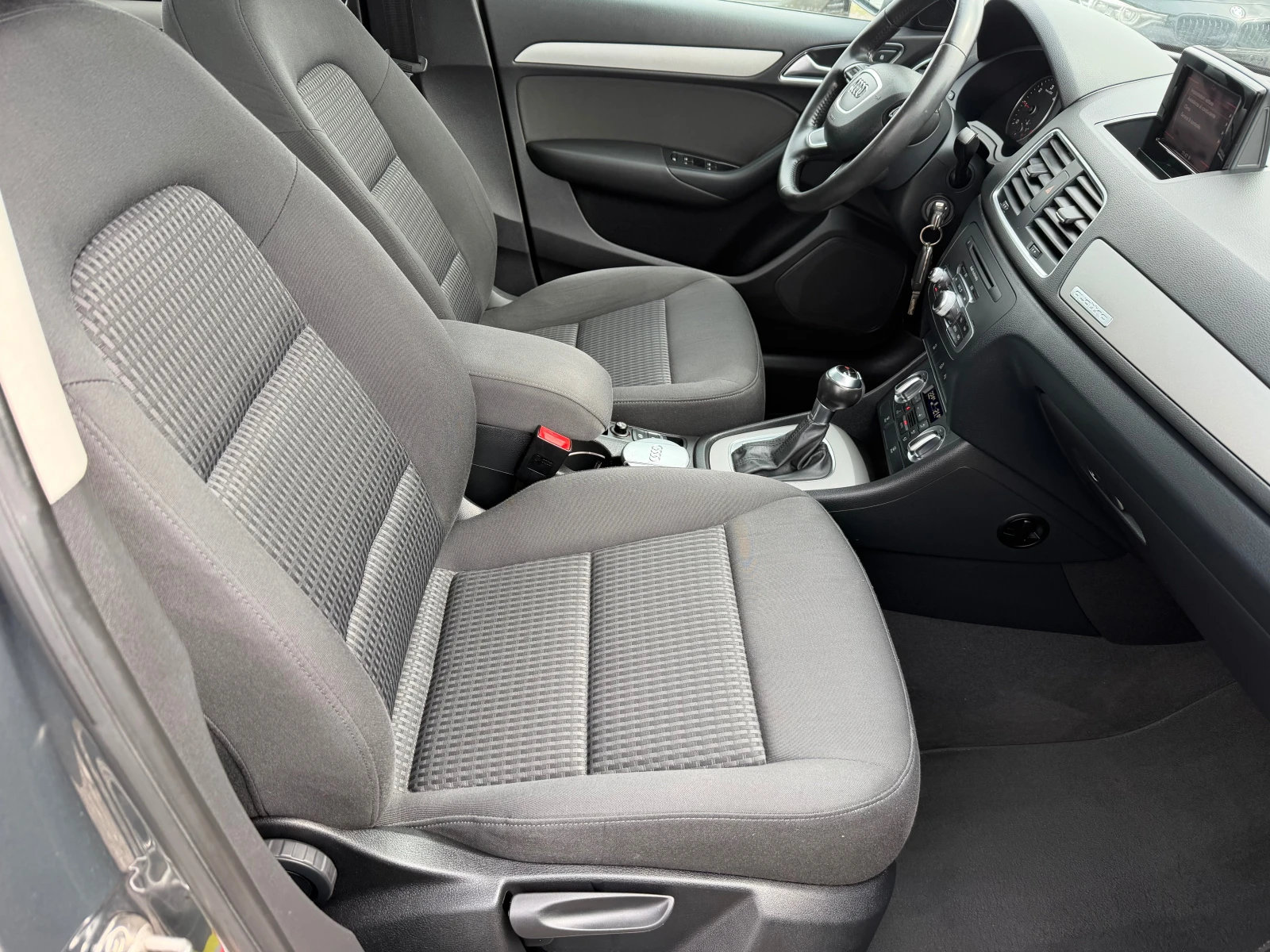 Audi Q3 2.0 TDI QUATTRO(КАТО НОВА), снимка 12 - Автомобили и джипове - 53985822