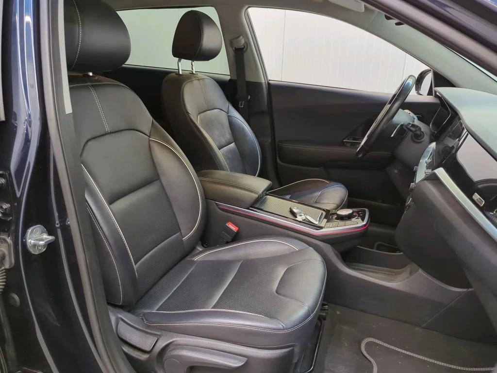 Volvo XC40 Plus - Twin Motor, снимка 12 - Автомобили и джипове - 54147601