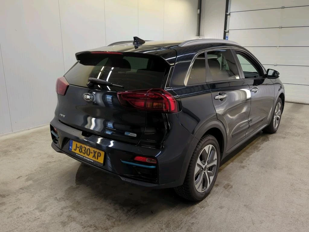 Volvo XC40 Plus - Twin Motor, снимка 16 - Автомобили и джипове - 54147601