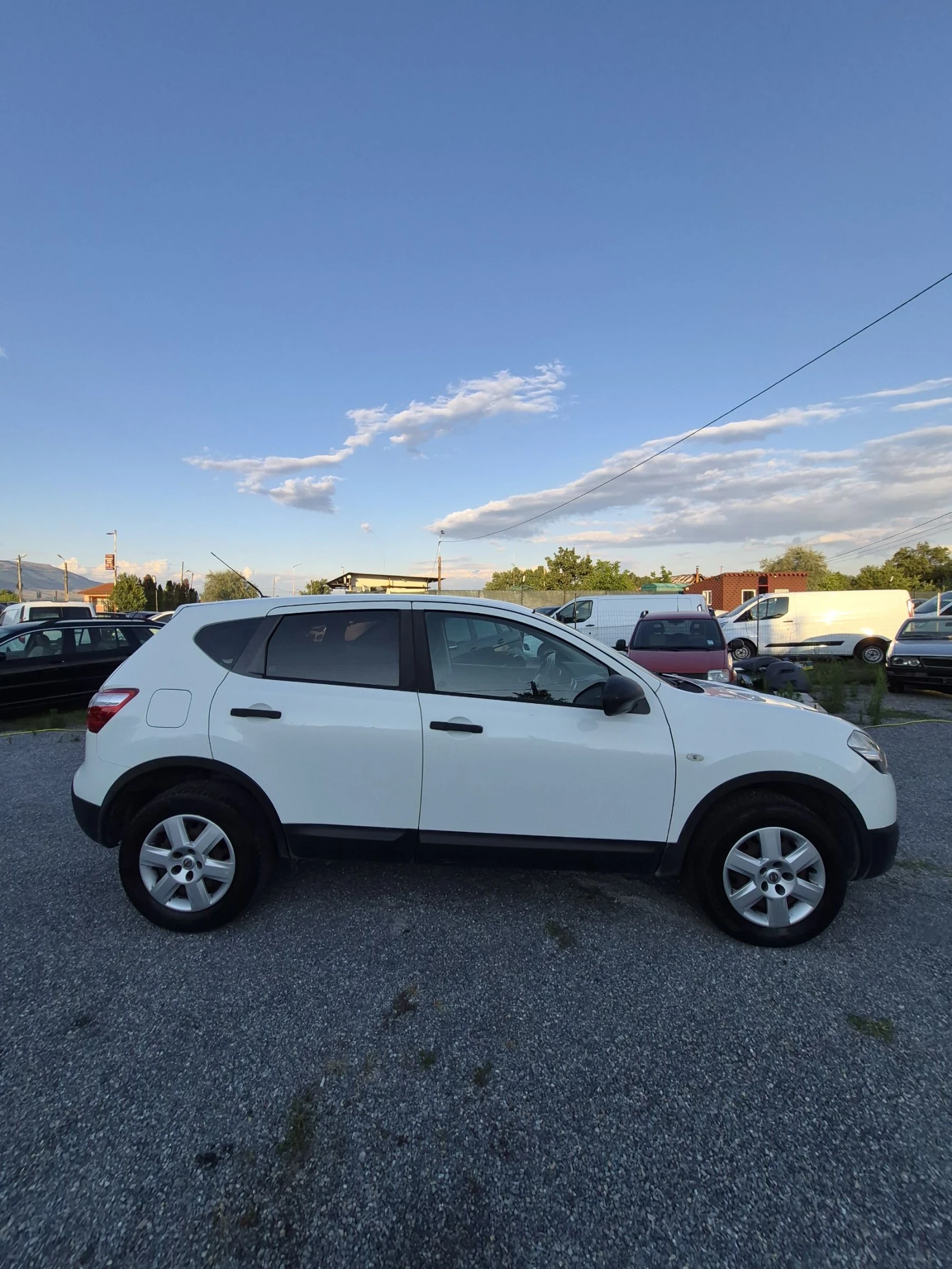 Nissan Qashqai 1.5 DCI Evro 5, снимка 6 - Автомобили и джипове - 55280323