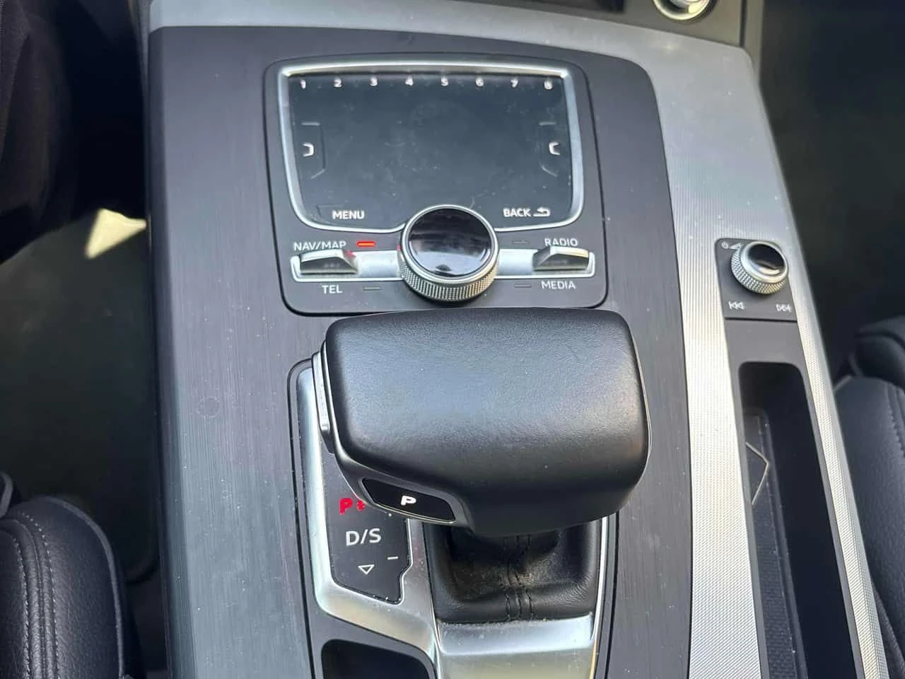 Audi Q5 Technik / 360 / DISTRONIC / LED/ОБДУХВАНЕ , снимка 12 - Автомобили и джипове - 55555153