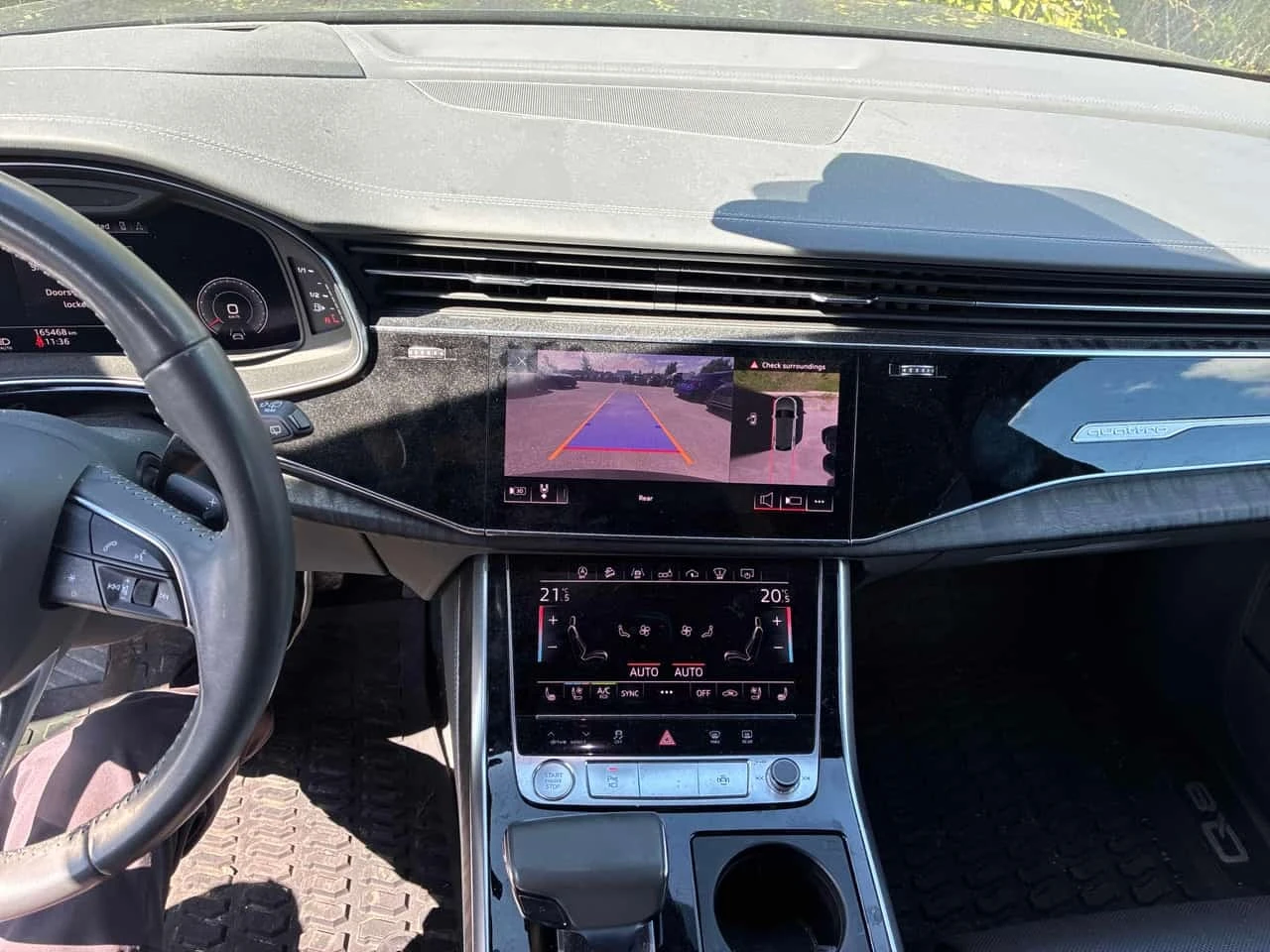 Audi Q8 * CARFAX * ДИСТРОНИК * ОБДУХВАНЕ * ХЕД-ЪП * ПАНО, снимка 9 - Автомобили и джипове - 55751754
