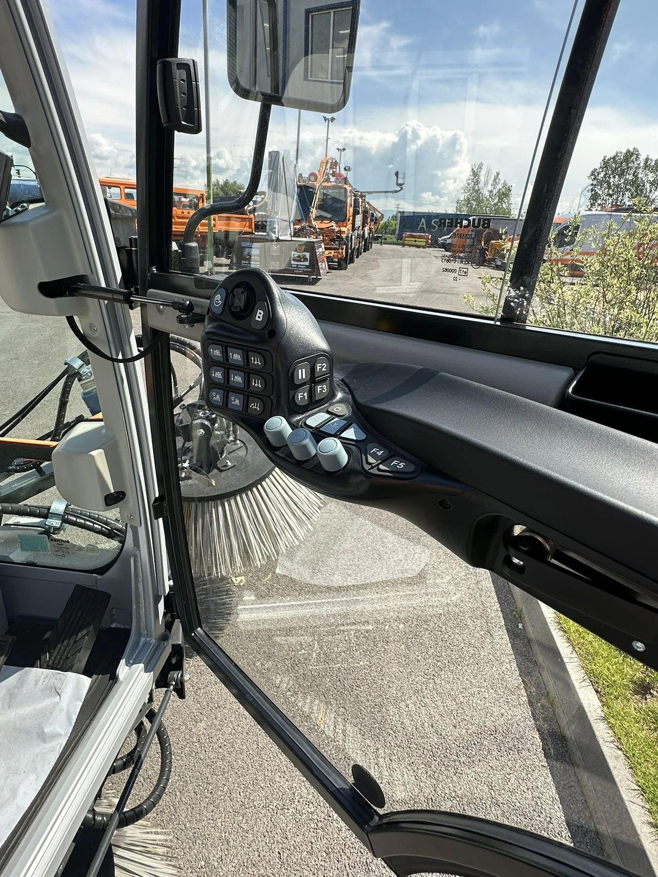 Bucher CityCat V20 | Mobile.bg   12