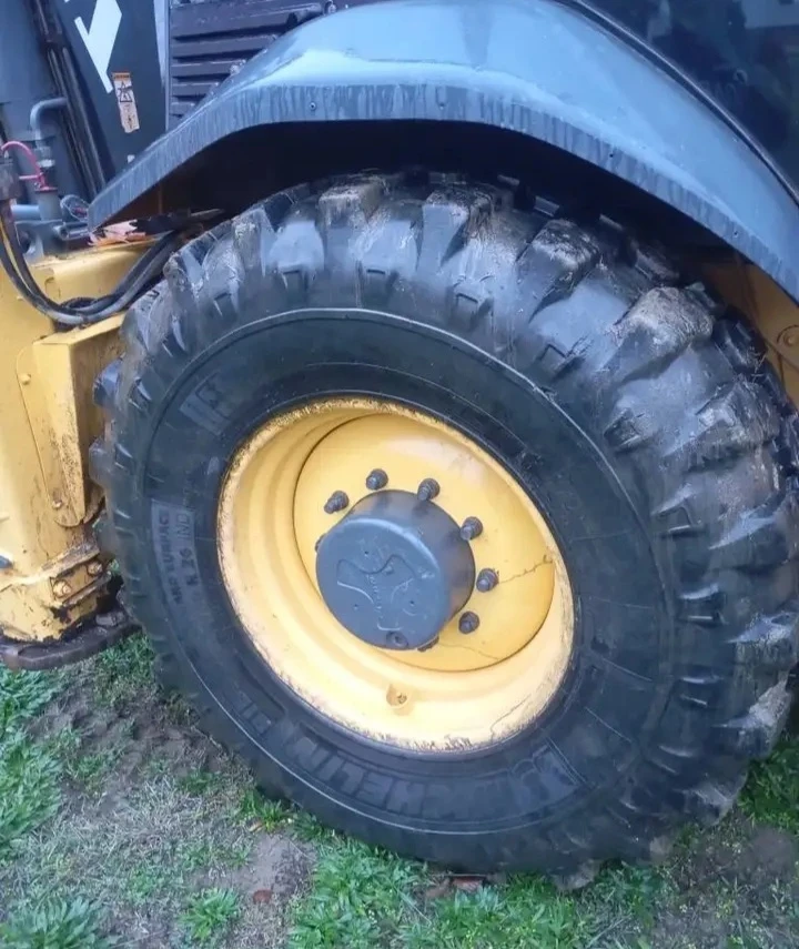 Багер Volvo BL71, снимка 6 - Индустриална техника - 54342399