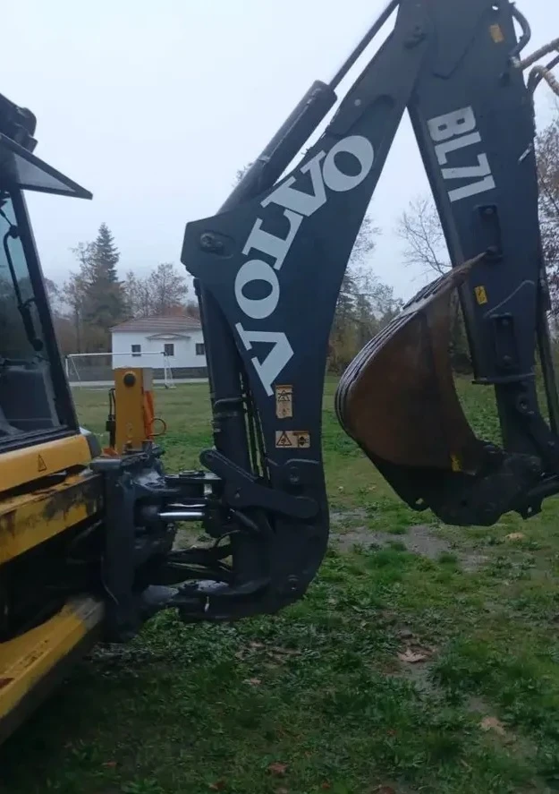 Багер Volvo BL71, снимка 7 - Индустриална техника - 54342399