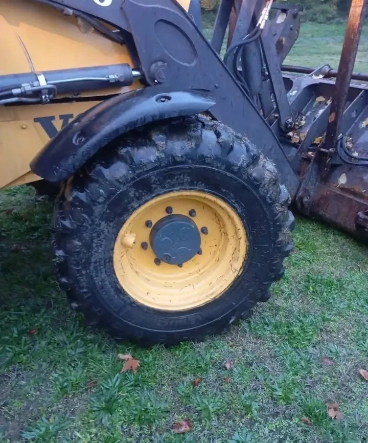 Багер Volvo BL71, снимка 5 - Индустриална техника - 54342399