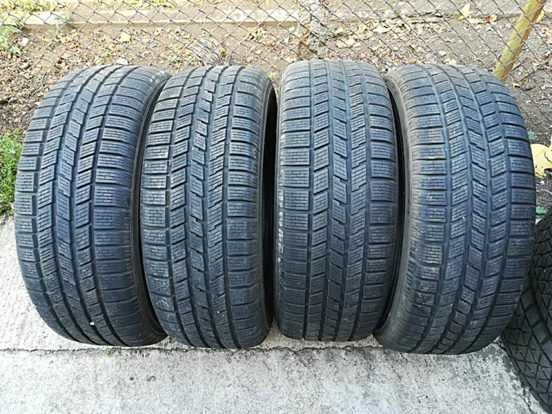 Гуми Зимни 235/60R18, снимка 1 - Гуми и джанти - 22852241