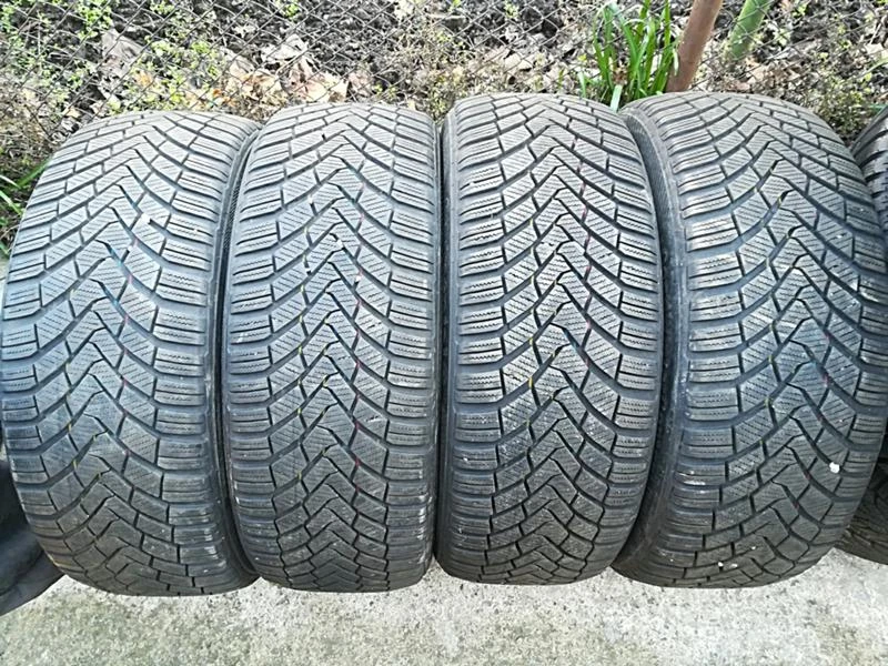 Гуми Зимни 225/50R17, снимка 1 - Гуми и джанти - 23733316