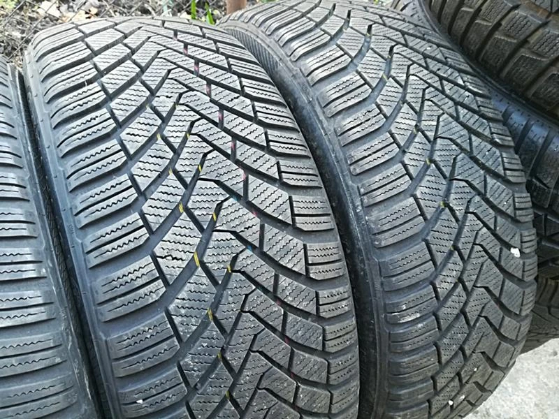 Гуми Зимни 225/50R17, снимка 2 - Гуми и джанти - 23733316