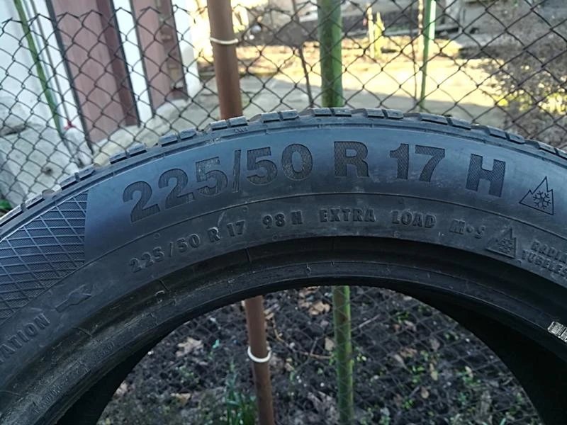 Гуми Зимни 225/50R17, снимка 5 - Гуми и джанти - 23733316