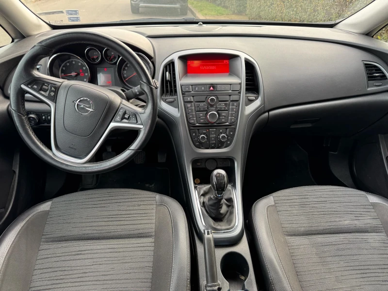 Opel Astra 1.4, снимка 12 - Автомобили и джипове - 47995477