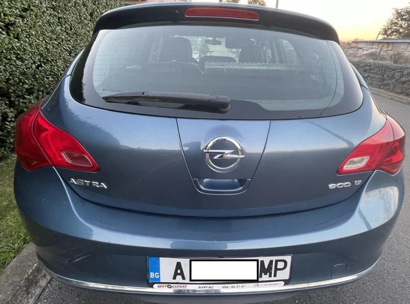 Opel Astra 1.4, снимка 2 - Автомобили и джипове - 47903999