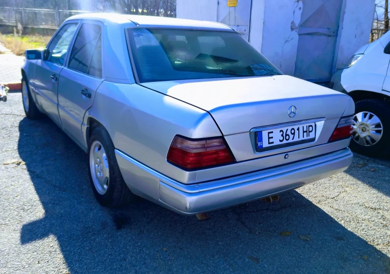 Mercedes-Benz 124, снимка 2 - Автомобили и джипове - 48348401