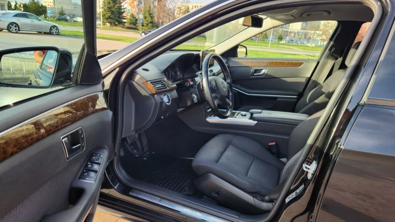 Mercedes-Benz E 200, снимка 3 - Автомобили и джипове - 52541305