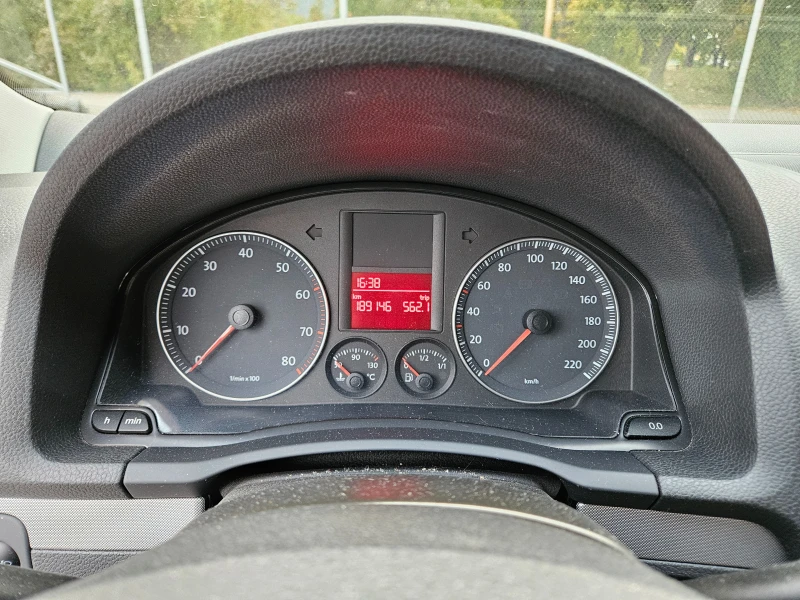 VW Golf 1.4 бензин 80кс, снимка 13 - Автомобили и джипове - 52279005