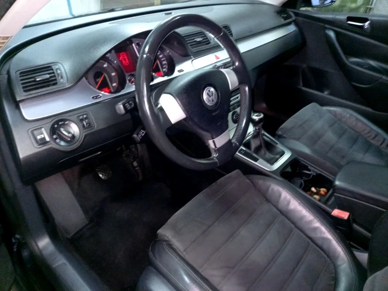 VW Passat, снимка 11 - Автомобили и джипове - 52590378